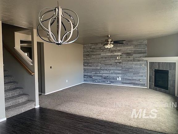 4th image of 844 Bighorn Dr