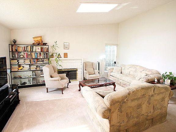 Living room with Skylight