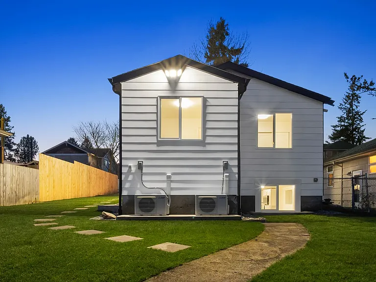 5945 Fauntleroy Way SW #B — Photo 32