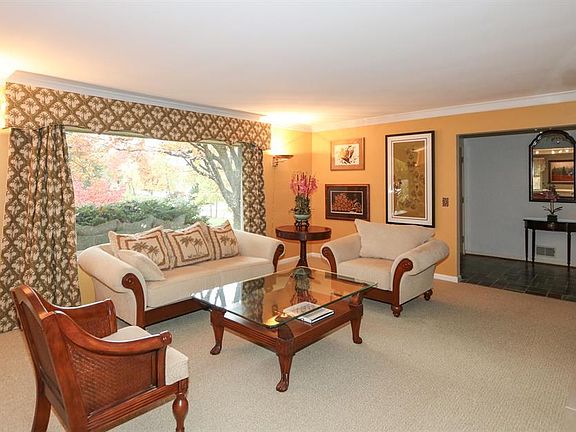 4th image of 600 Wellesley Ave