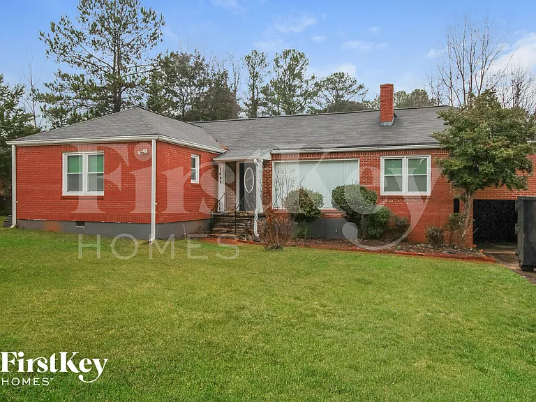 1648 Columbia Dr — Photo 2