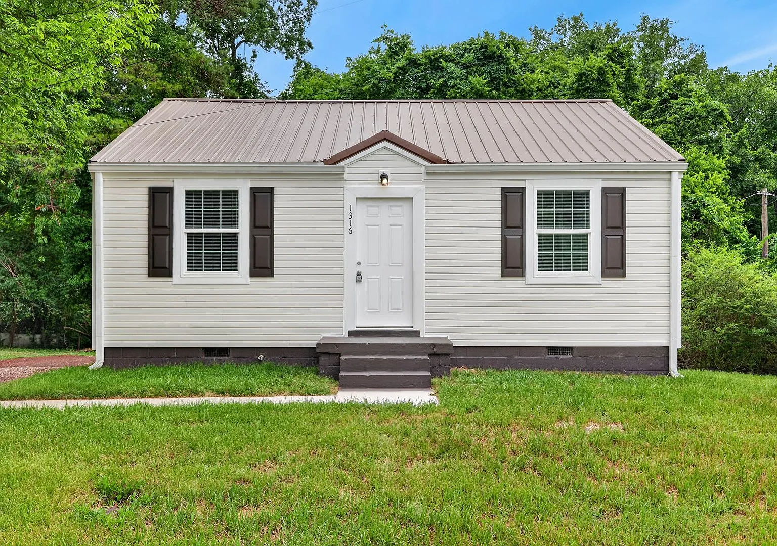 2 Bedroom Home For Rent Near APSU! — Photo 1