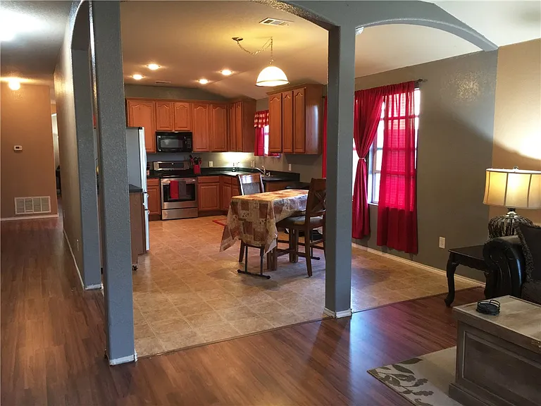 584 Arthur Dr — Photo 6