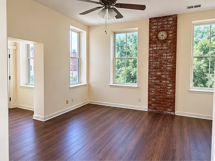 Spacious 2BR/2BA in Soulard with Private Rooftop Deck + New Flooring — Photo 3