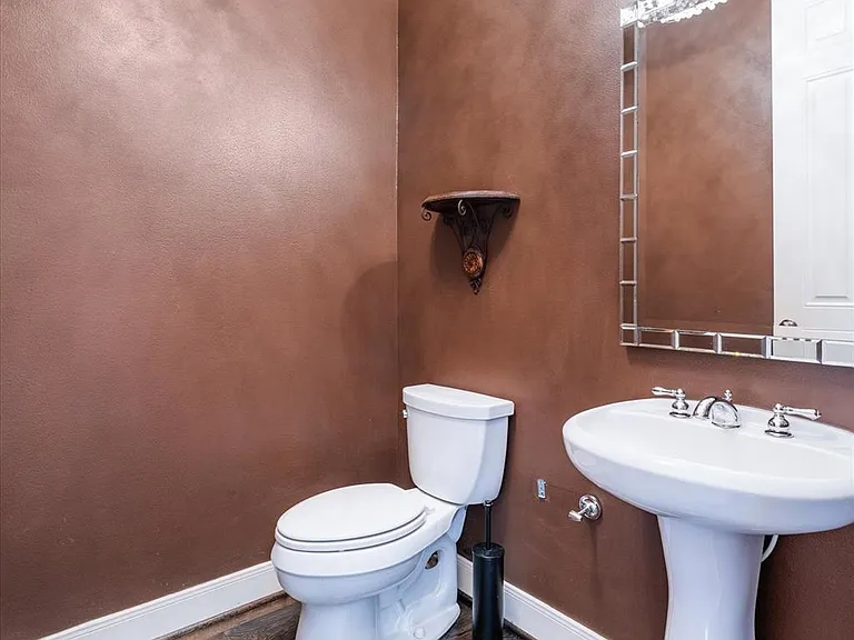 447 N Gate Stone — Photo 24