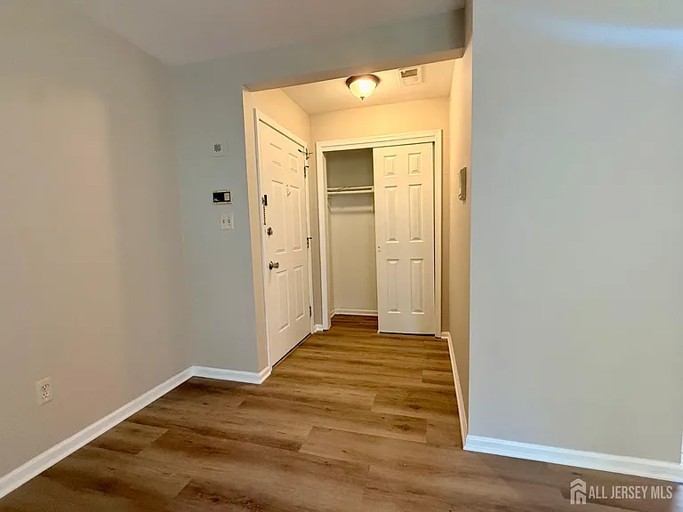 902 Woodhaven Dr — Photo 3