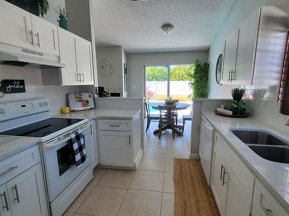 3rd image of 198 Vin Rose Cir SE
