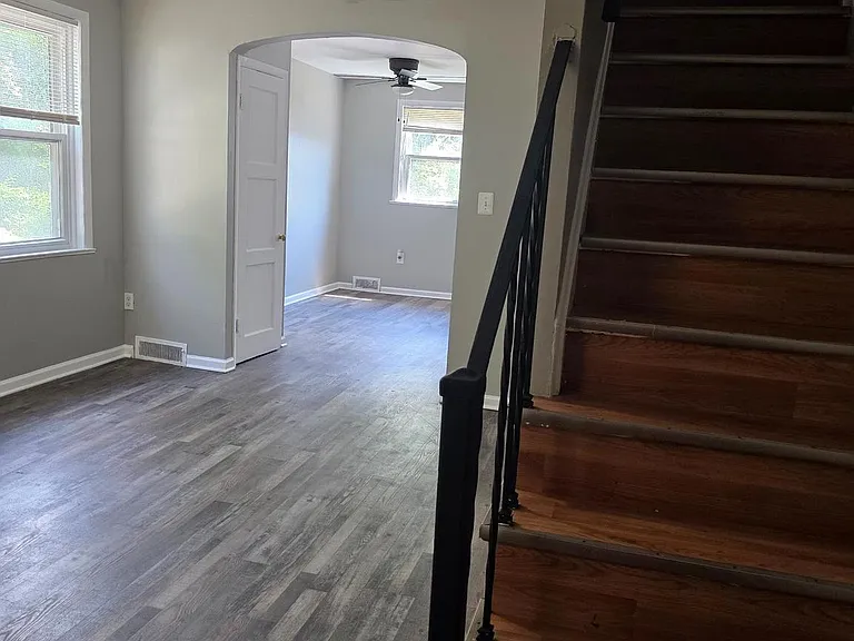 835 E Cold Spring Ln — Photo 4