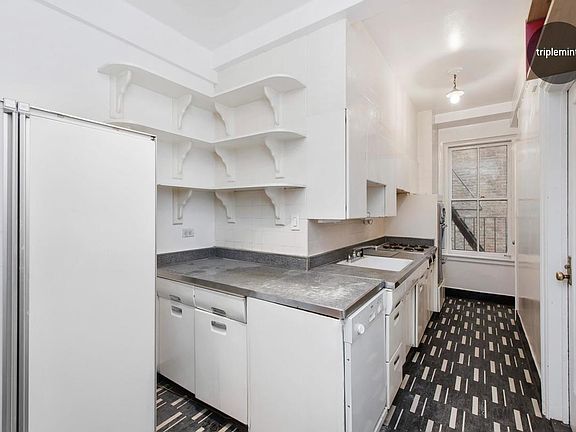 3rd image of 75 Central Park W APT 11A