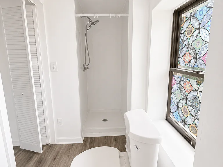 213 Vernon St — Photo 9