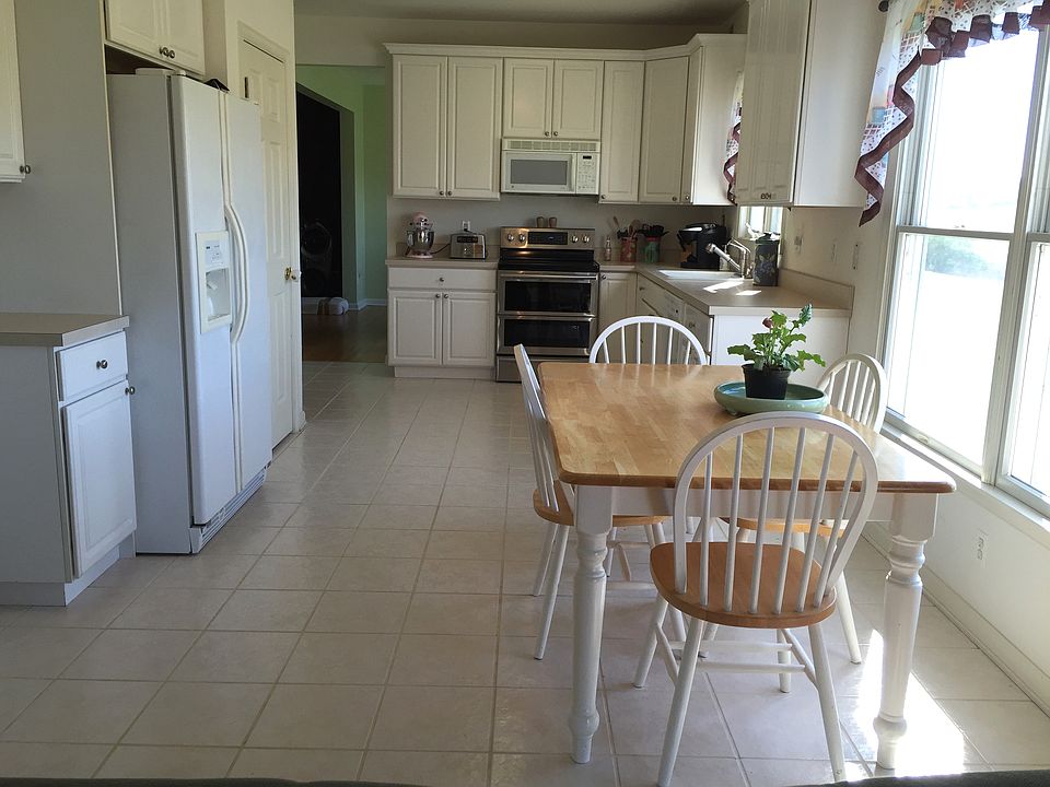 Eat-in kitchen