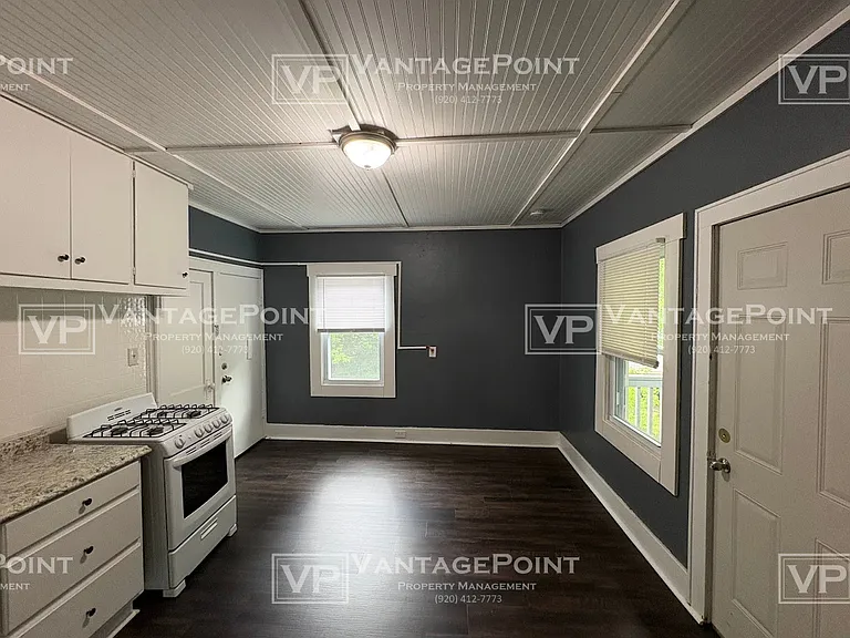 309 S Webster Ave — Photo 2