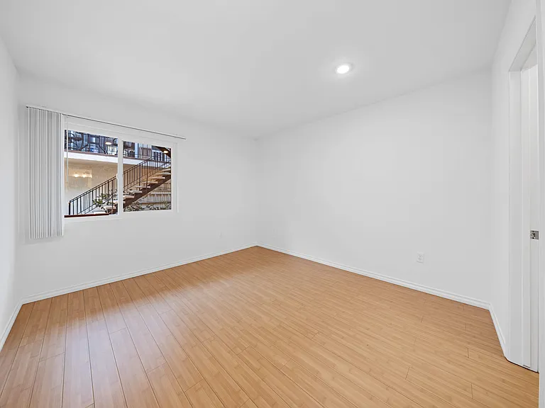 Los Patos Apartments — Photo 21