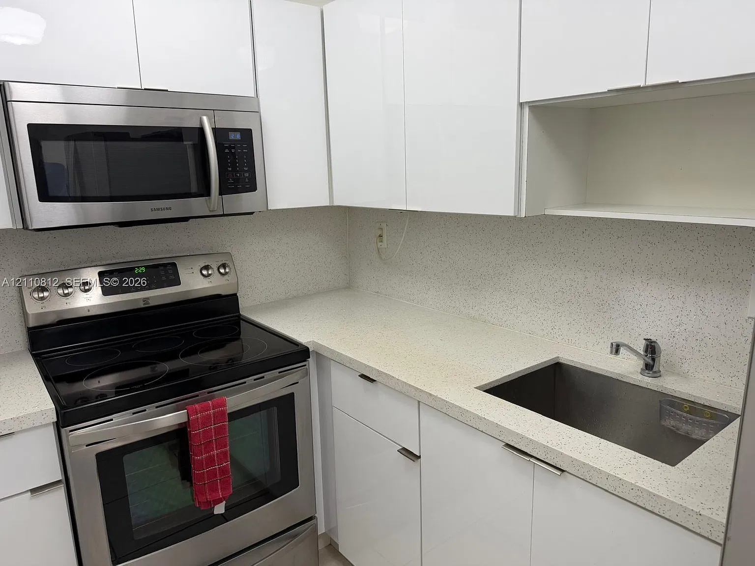 Sunset Villas Condo — Photo 4