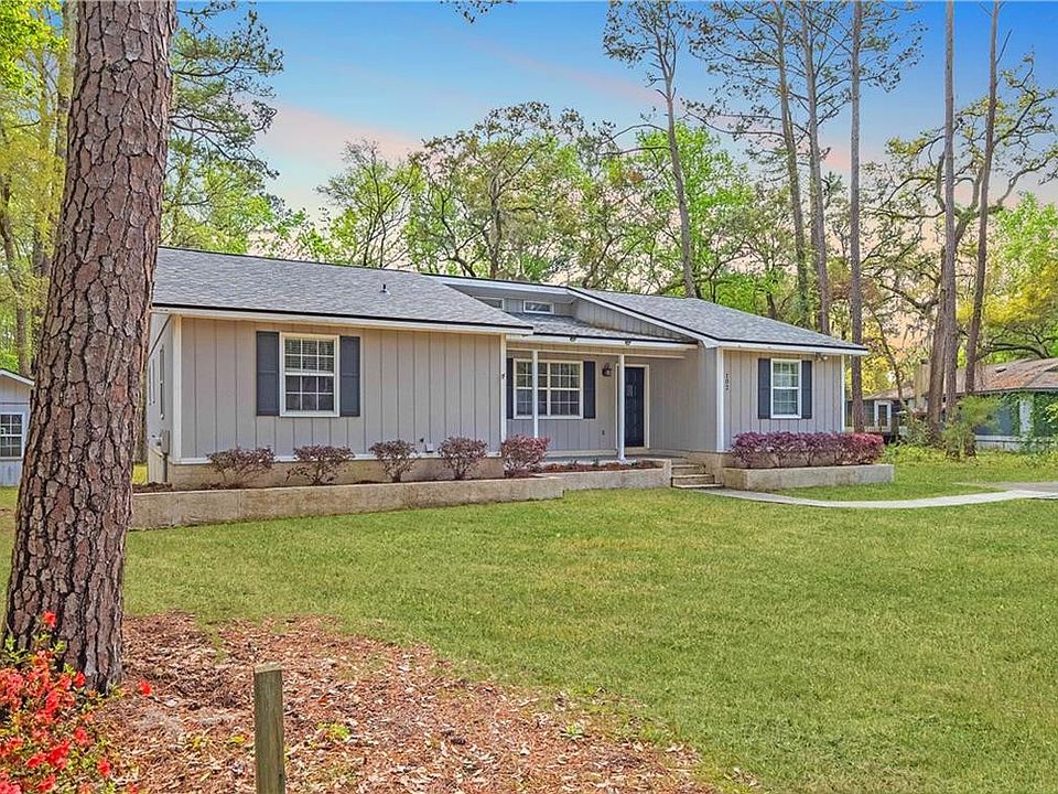 1st image of 102 Marsh Oak Dr