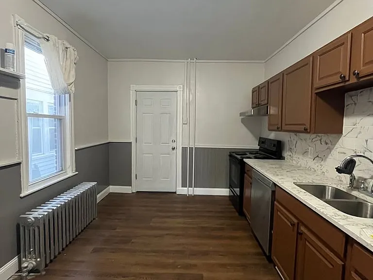 122 S Spruce St — Photo 5