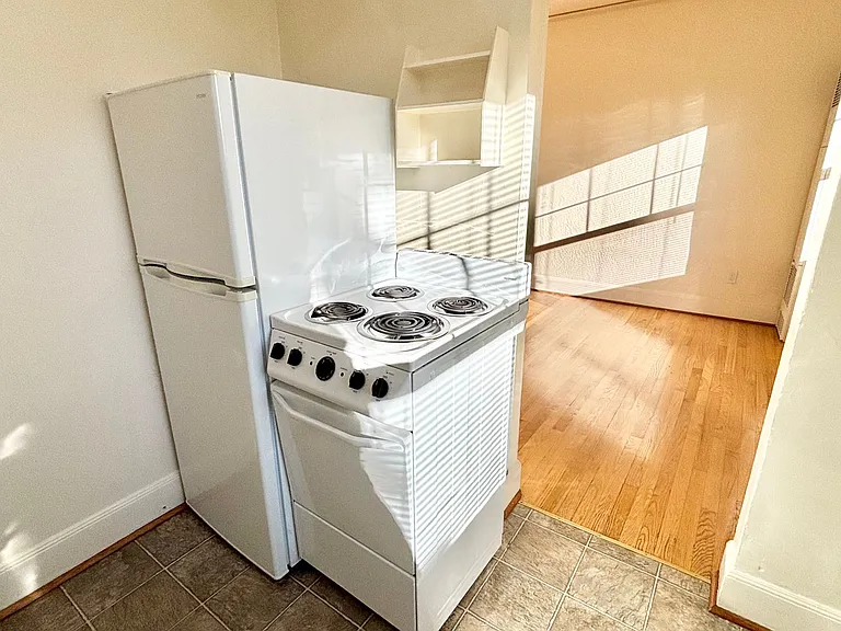 T0108 - Laurelview Apartments — Photo 10
