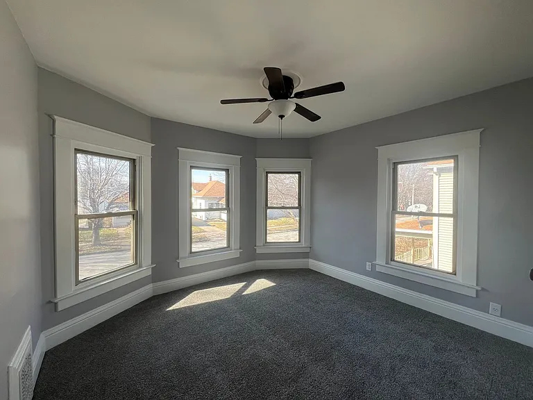 2415 Farnam St — Photo 1