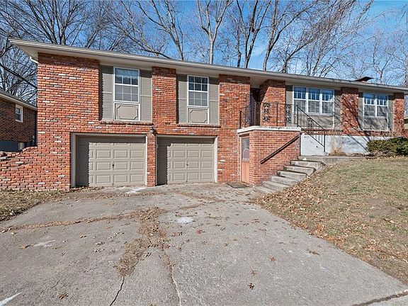 2nd image of 2724 Queen Ridge Dr