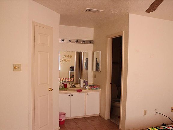 4th image of 7602 Western Oak Ln