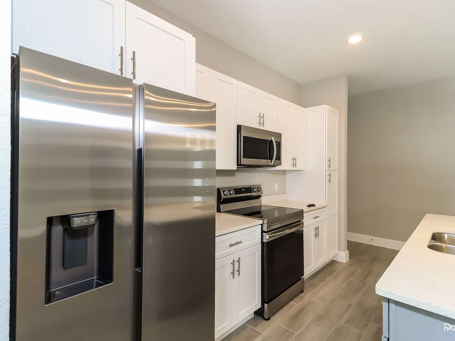 4 bed, 2.0 bath, 1670 sqft, $2,265 — Photo 2