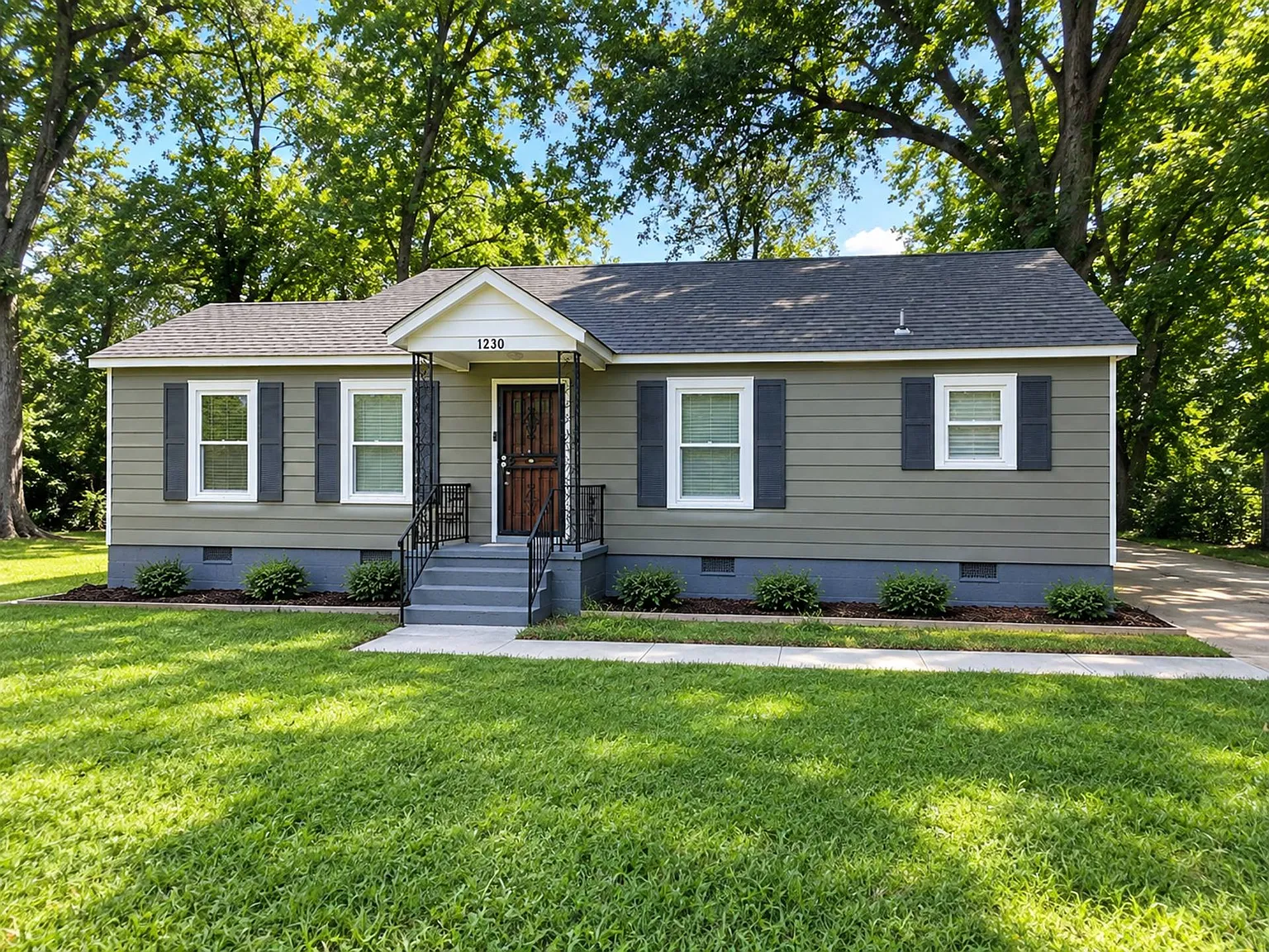 4 bed, 1299 sqft, $975 — Photo 1