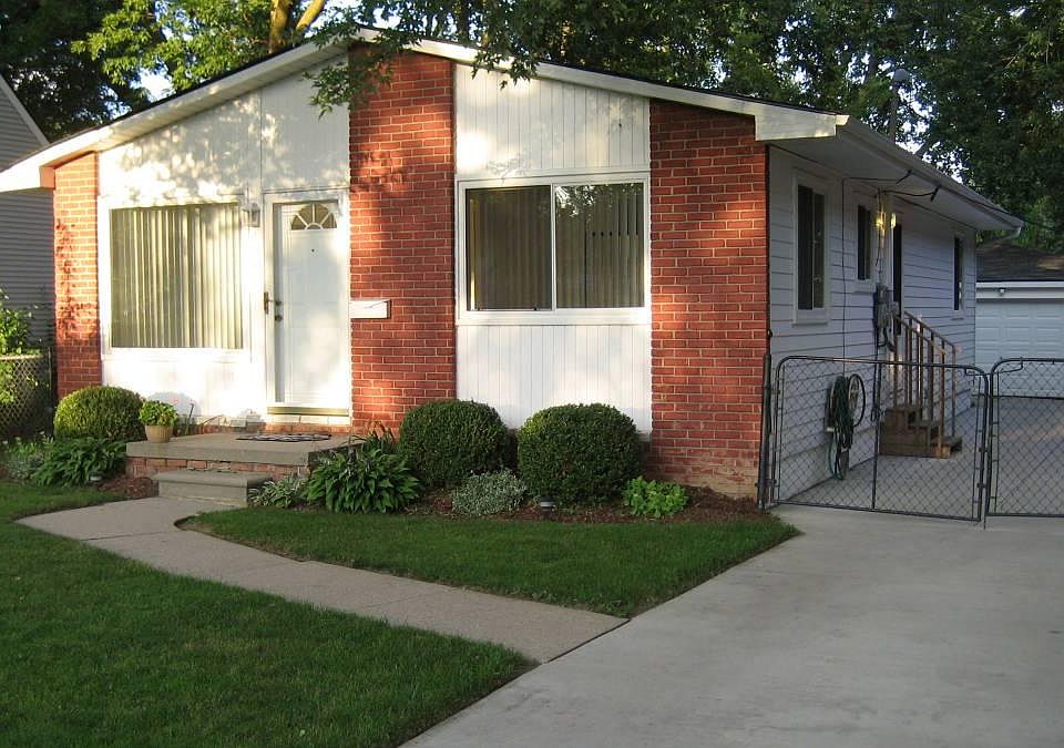 1st image of 1984 Robina Ave