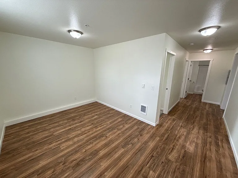 200 Railroad Ave #5 — Photo 3