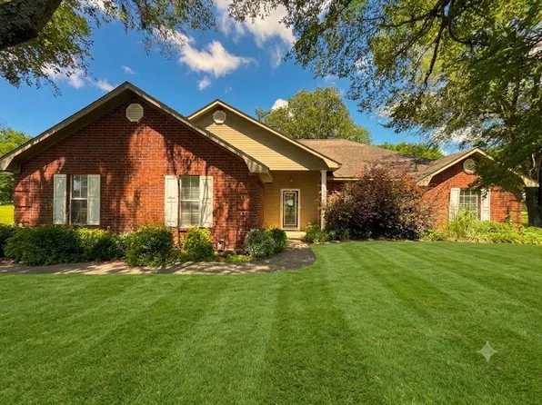 1075 N 4285th Rd, Hugo, OK 74743