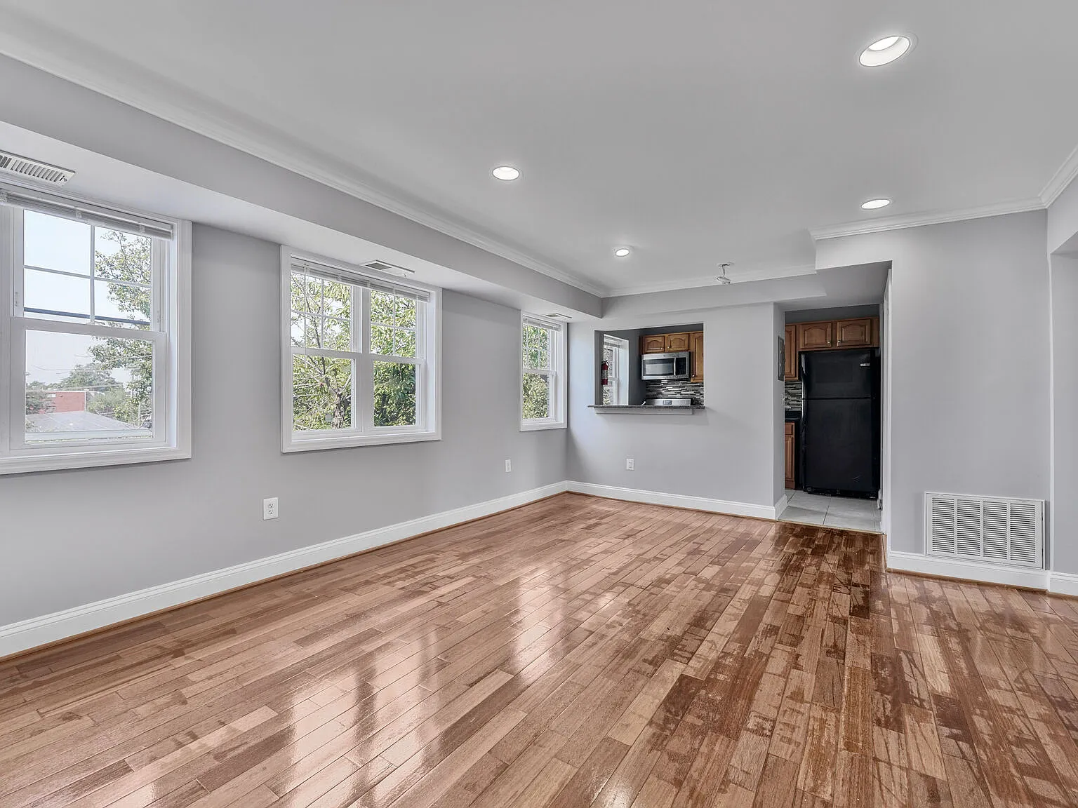 2 bed, 729 sqft, $1,700 — Photo 2