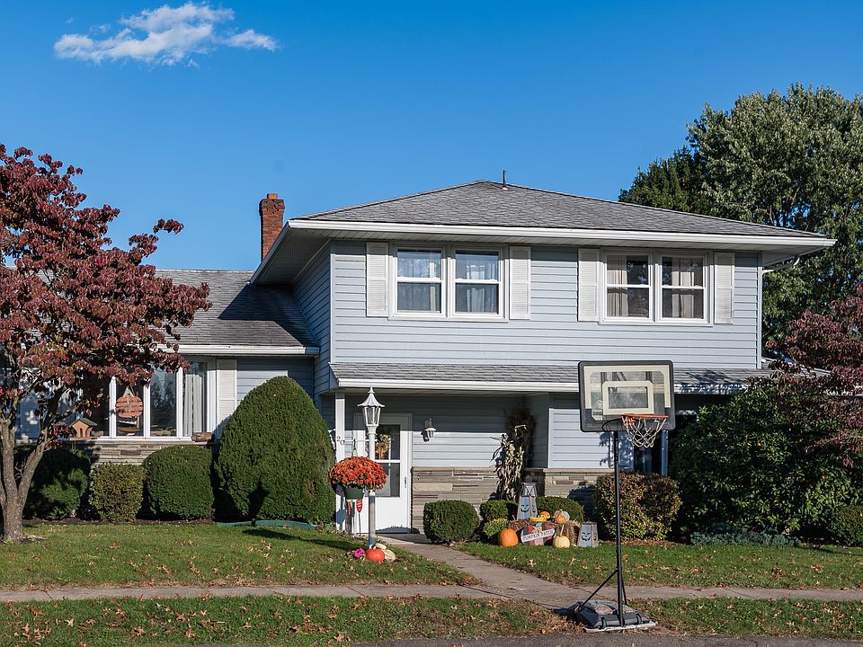 1st image of 20 Maple Dr