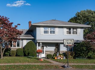 20 Maple Dr, Swoyersville, PA 18704