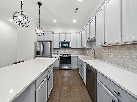 3rd image of 2846 N Southport Ave APT 2N