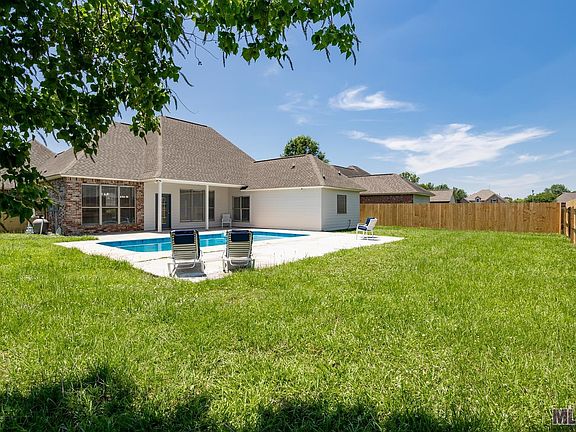 3rd image of 19934 Pecan Hill Dr