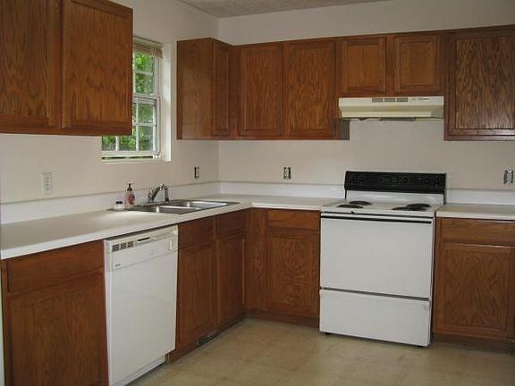 3rd image of 1070 Bridle Creek Dr