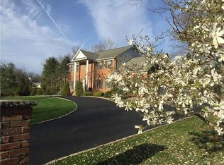 4 Camberra Dr, Suffern, NY 10901