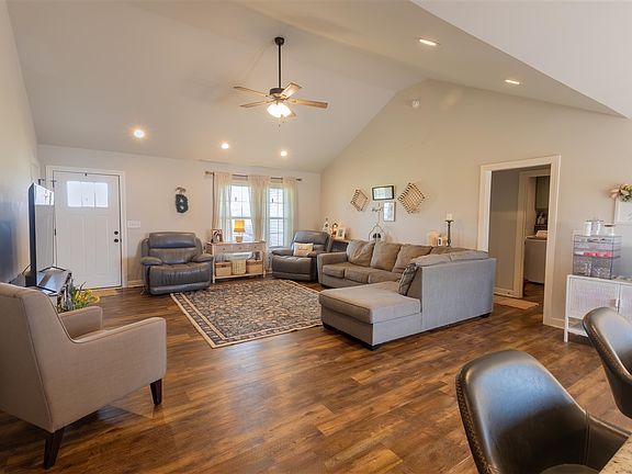 3rd image of 1193 Chandlers Rd