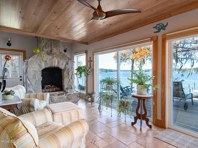 810 Madam Moores Ln #A — Photo 30