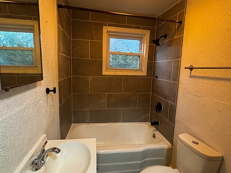 264 N Wall St — Photo 5