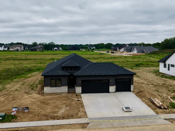 6777 Meghan Ave, Bettendorf, IA 52722