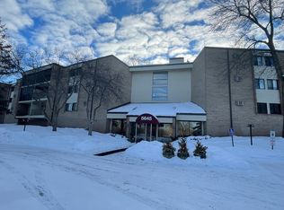 5645 Green Circle Dr APT 205, Minnetonka, MN 55343