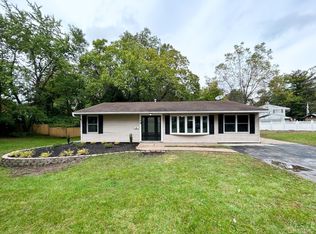 19 Pyne Rd, Kendall Park, NJ 08824