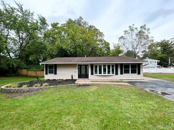 19 Pyne Rd, Kendall Park, NJ 08824