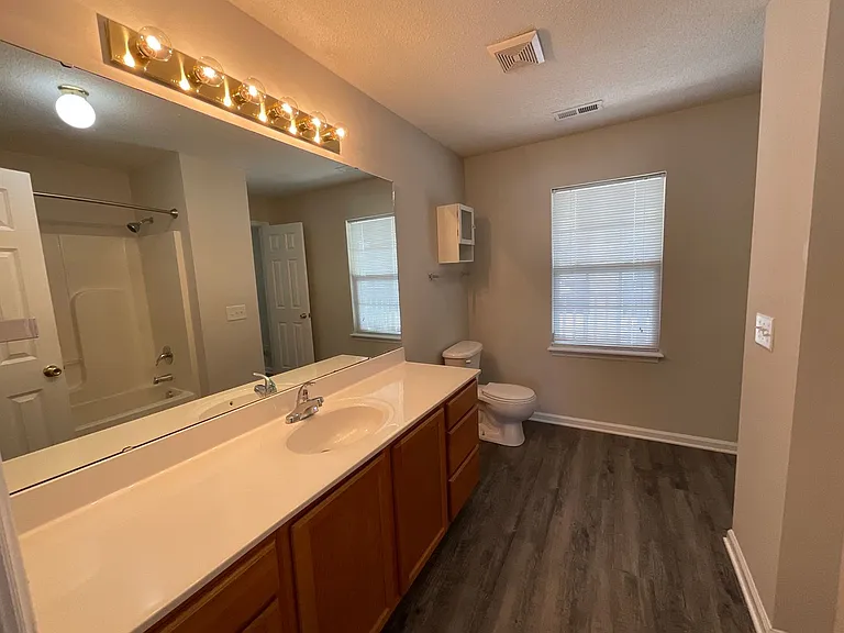 Meridian Park Apartments — Photo 176