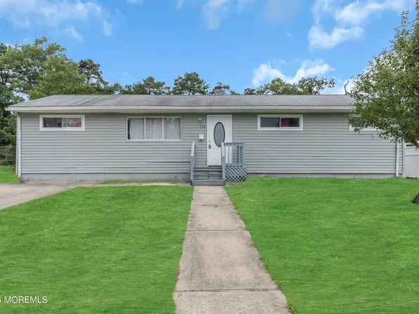 124 Belmont Drive, Toms River, NJ 08757