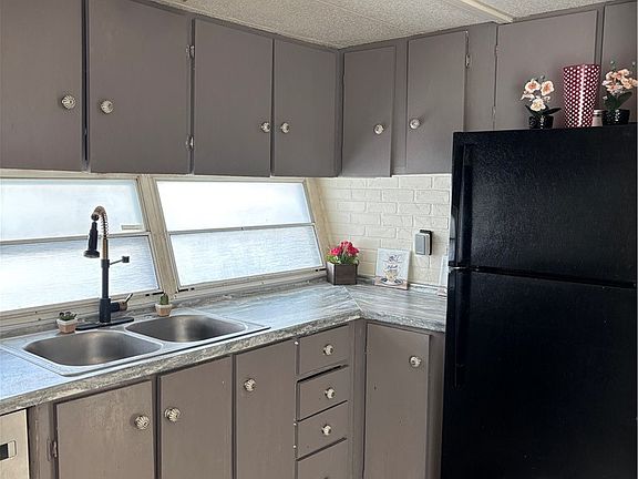 3rd image of 1021 Olean Rd