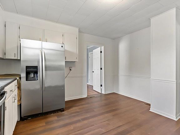 5th image of 528 Shirley St