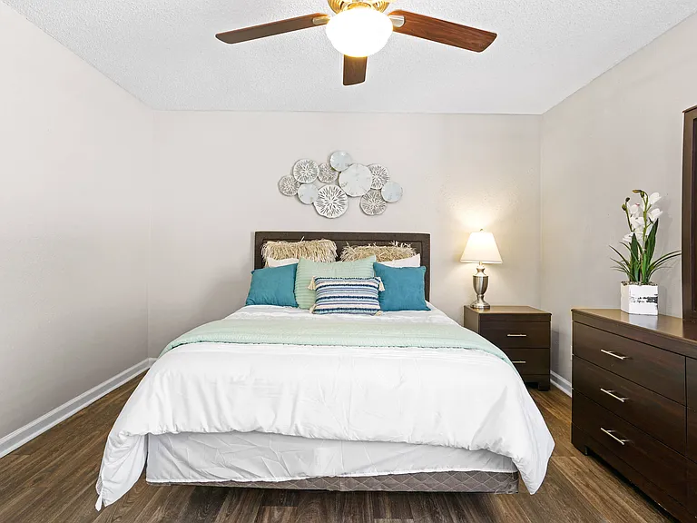 Diamond Trail Apartments — Photo 13