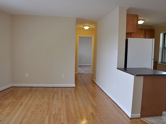 2nd image of 4808 Wellington Dr APT 210