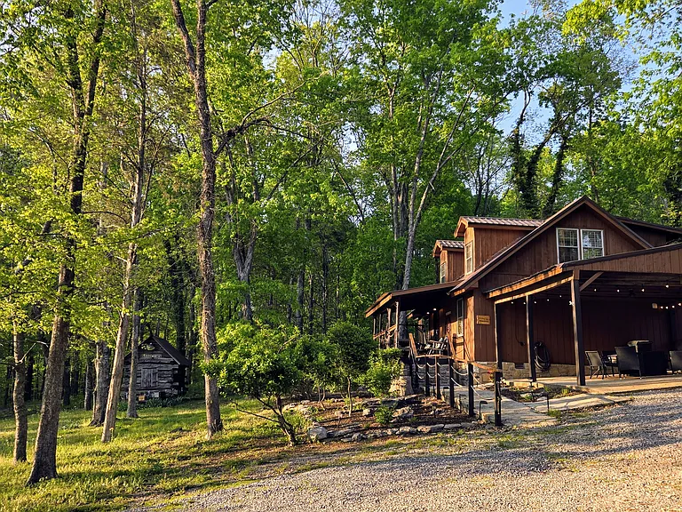 Exterior of Hickory Hideaway